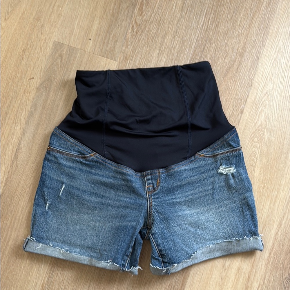 Isabel Maternity Size 2 denim shorts